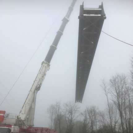 Grutage de la passerelle avec une grue de 1200 tonnes